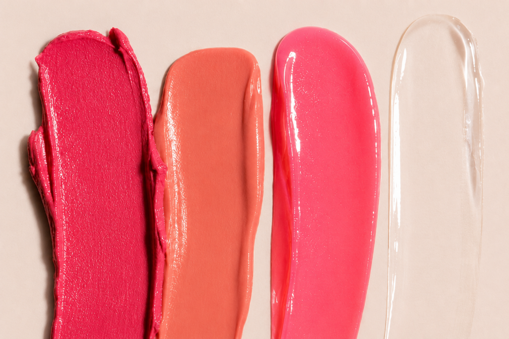 The Glossy Lip Look That Makes the Face Look Alive w1